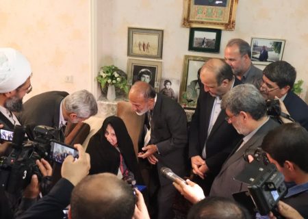گزارش تصویری؛ دیدار مسئولان کنگره با خانواده شهید تیموری و شهیدان حقگویان