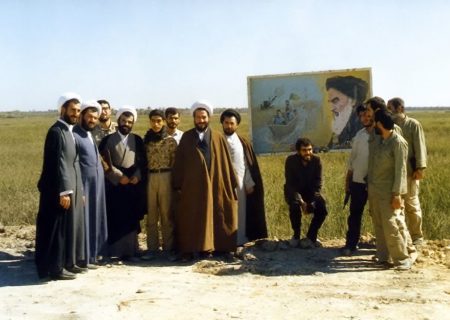 گزارش تصویری | تصاویر دیده‌ نشده از حجت‌ الاسلام شهید علی رازینی در جبهه های جنگ تحمیلی در  دوران دفاع مقدس