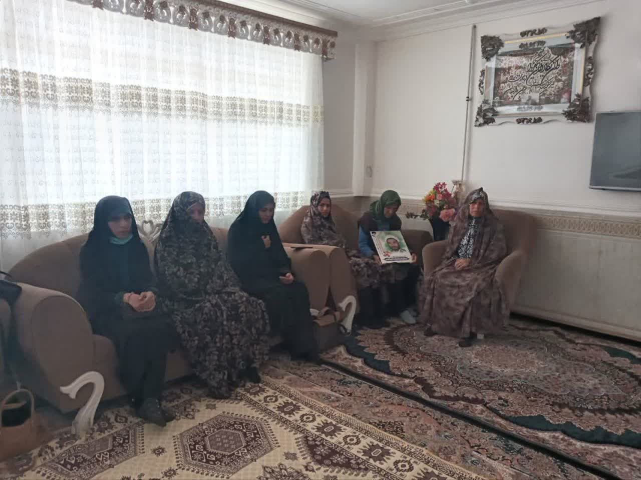 دیدار و دلجویی گروه جهادی حاج قاسم از مادران شهدا دیدار و دلجویی گروه جهادی حاج قاسم از مادران شهدا