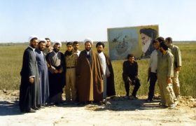 گزارش تصویری | تصاویر دیده‌ نشده از حجت‌ الاسلام شهید علی رازینی در جبهه های جنگ تحمیلی در  دوران دفاع مقدس